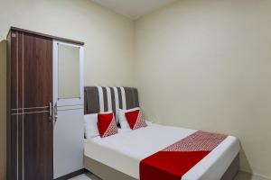 Ein Bett oder Betten in einem Zimmer der Unterkunft OYO 90981 X2 Homestay
