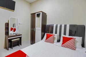Ein Bett oder Betten in einem Zimmer der Unterkunft OYO 90981 X2 Homestay