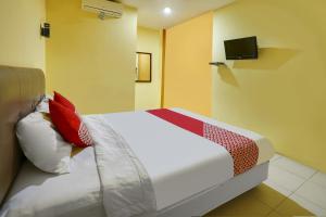TV a/nebo společenská místnost v ubytování OYO Life 91027 Note Hotel Syariah