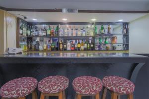 Sohvabaar või baar majutusasutuses OYO 789 Hotel Shivam Plaza