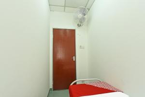 Postel nebo postele na pokoji v ubytování SPOT ON 90500 Sri Rampai Metro Hostel