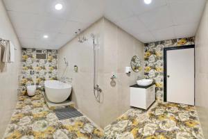 Bagno di Treebo Moon Waalk, Patia