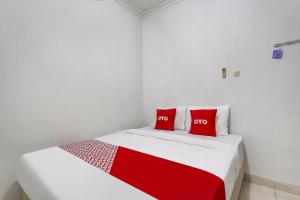 Postel nebo postele na pokoji v ubytování OYO 91082 Nathania Exclusive