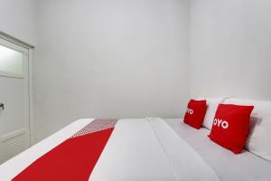 Postel nebo postele na pokoji v ubytování OYO 91082 Nathania Exclusive