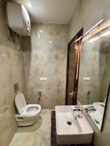 Koupelna v ubytování Satyam Room