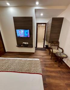 TV a/nebo společenská místnost v ubytování Satyam Room