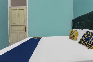Ένα ή περισσότερα κρεβάτια σε δωμάτιο στο Hotel O Desa Wisata Selamanik Ciamis