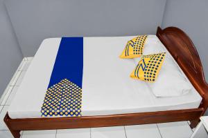 Postel nebo postele na pokoji v ubytování Hotel O Penginapan Widodo