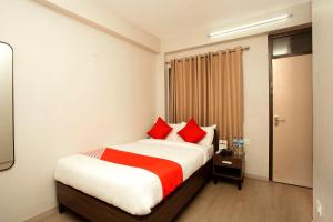 Voodi või voodid majutusasutuse OYO 626 Hotel Himchuli toas