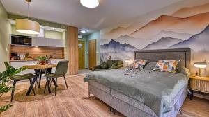 Posteľ alebo postele v izbe v ubytovaní Apartamenty Sun & Snow Resort Karkonosze