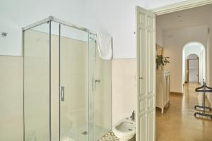 a bathroom with a glass shower with a toilet at Casa Palacio Vida in Espejo +35 photos