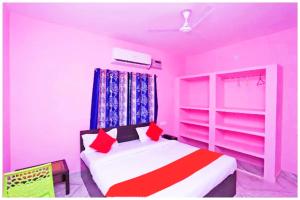 Postel nebo postele na pokoji v ubytování Hotel Bhubaneswar MADISON INN PATIA