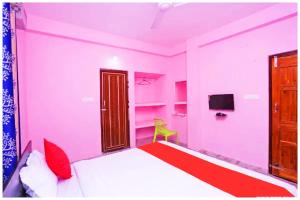 Voodi või voodid majutusasutuse Hotel Bhubaneswar MADISON INN PATIA toas