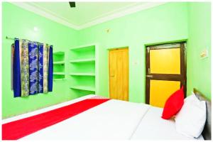 Voodi või voodid majutusasutuse Hotel Bhubaneswar MADISON INN PATIA toas