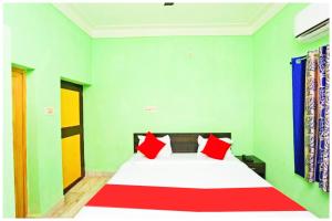 Voodi või voodid majutusasutuse Hotel Bhubaneswar MADISON INN PATIA toas