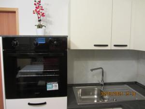 コバリードにあるApartma Vilmaのキッチン(電子レンジ、シンク付) +27枚の写真
