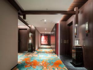 Fotografie z fotogalerie ubytování Zhengzhou East Station Longzi Lake University Area Qianna Yuanxi Hotel v destinaci Čeng-čou