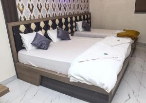 Hotel Grace Lodging & Boarding客房内的一张或多张床位