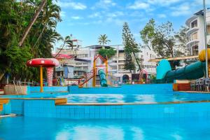 Bazén v ubytování Kumar Resort By Turtle, Lonavala nebo v jeho okolí