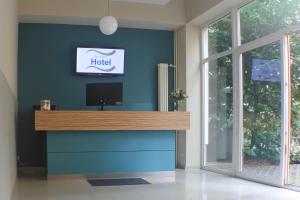 TV a/nebo společenská místnost v ubytování Nu Wave Hotel Berlin - Digital Check-In 2025