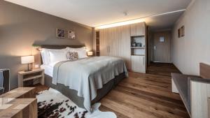 Rúm í herbergi á Valbella Resort