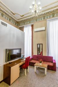 TV a/nebo společenská místnost v ubytování Garden Inn by NHG