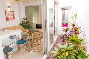 a balcony with plants and a table and chairs at Theodora Chica 1 in Málaga