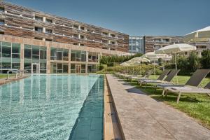 Bazén v ubytovaní Falkensteiner Hotel & Spa Carinzia Superior alebo v jeho blízkosti