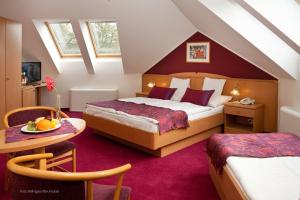Posteľ alebo postele v izbe v ubytovaní Hotel Kálvária