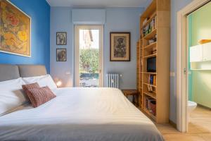 Charming Room Battaglia Appartamenti房間的床