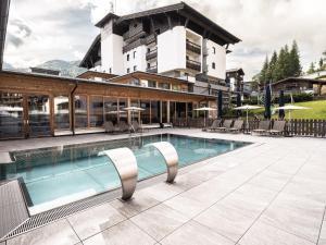 Πισίνα στο ή κοντά στο Falkensteiner Family Hotel Sonnenalpe