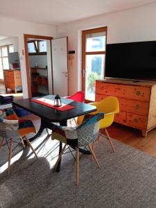 Μια τηλεόραση ή/και κέντρο ψυχαγωγίας στο Studio Ualysses