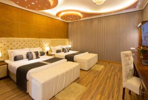 Postel nebo postele na pokoji v ubytování Hotel Grand Turf By GSP