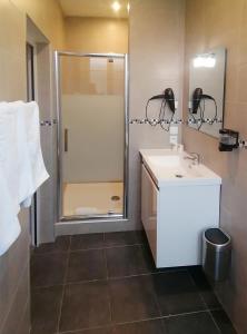 Koupelna v ubytování Hôtel Le Dormeux