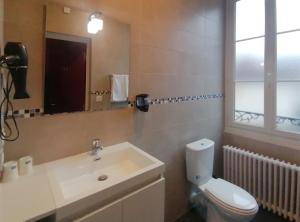 Koupelna v ubytování Hôtel Le Dormeux