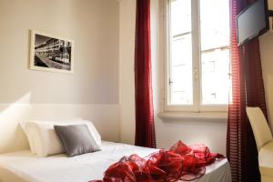 Postel nebo postele na pokoji v ubytování Hotel RossoVino Milano