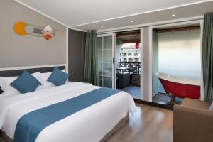 Xizha River View Homestay客房内的一张或多张床位