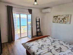 Posteľ alebo postele v izbe v ubytovaní Beachfront 5BR Home Victoria