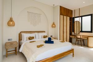a bedroom with a large bed and a desk at La Tropical Uluwatu, Bingin in Uluwatu +91 photos