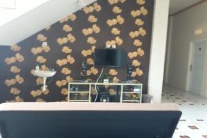 a bedroom with a black wall with mushrooms on it at OYO 91162 Homestay Ansyariah Syariah in Palu