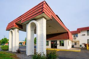a gas station with a red roof at OYO Hotel Hermiston OR, Downtown in Hermiston