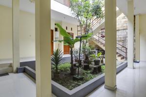Zahrada ubytování OYO 91137 Griya Cipu Syariah Guest House + 19 fotografií