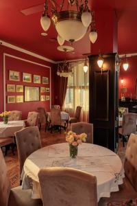 a dining room with a table with flowers on it at Country SPA Village in Ciofliceni