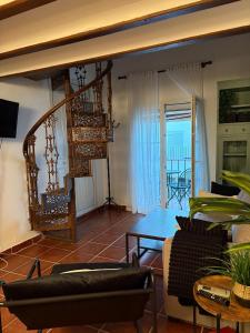 Χώρος καθιστικού στο Dúplex Puente REY con balcon