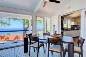 a kitchen and dining room with a table and chairs at Villa Vue-Belle in Saint-Paul