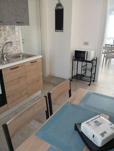 a kitchen and dining room with a table and a sink at Ca 'Romanel in Garda