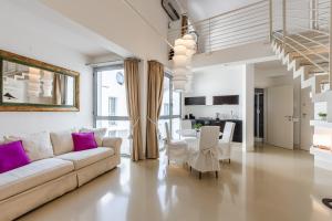 a living room with a couch and a table at Scalo 10 con posto auto in Bologna