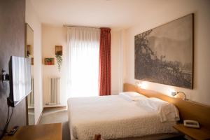 A bed or beds in a room at Hotel Rendez Vous
