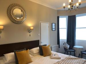 Oban Hotel客房内的一张或多张床位