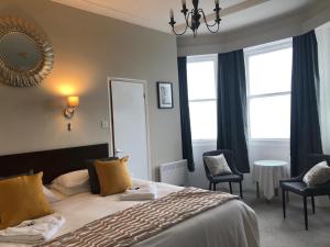 Oban Hotel客房内的一张或多张床位